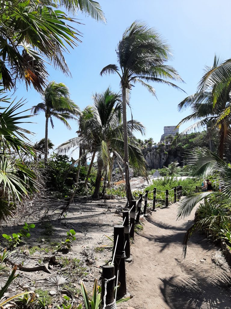 Pasear por las ruinas mayas de Tulum es uno de los Top 10 planes baratos e instagrameables en Tulum para 2 días