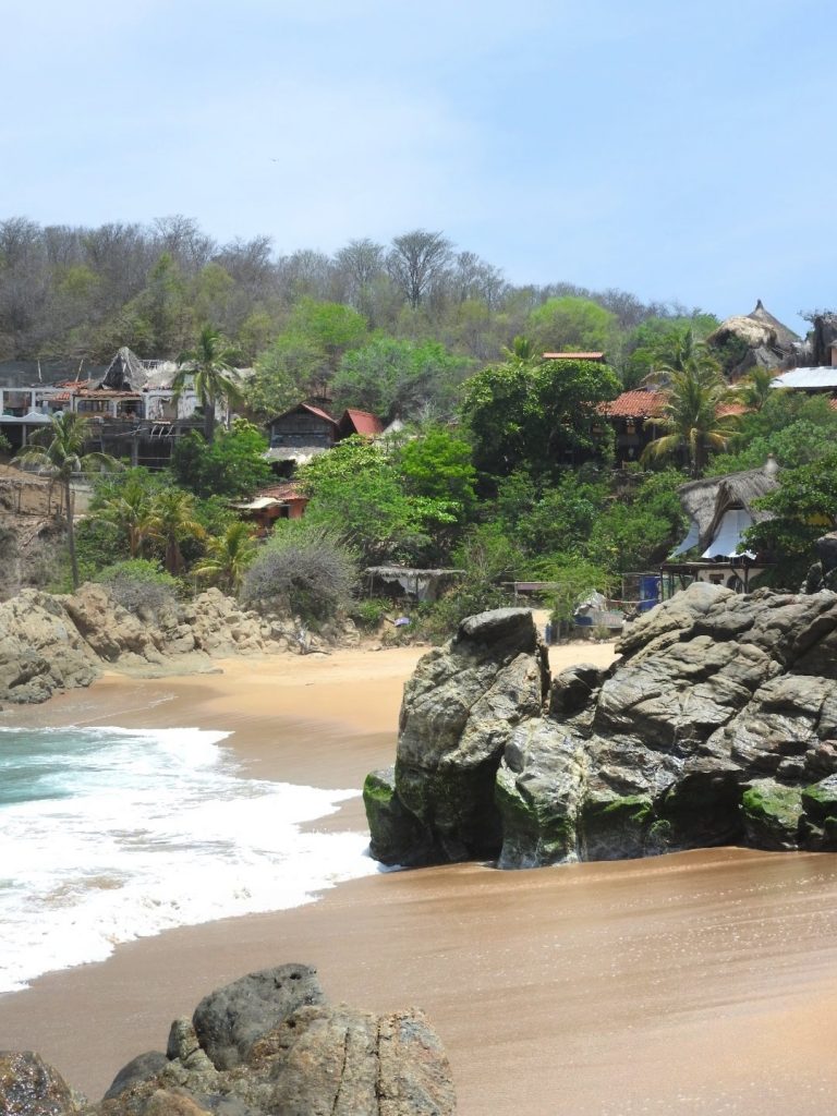 Al final de la playa Zipolite