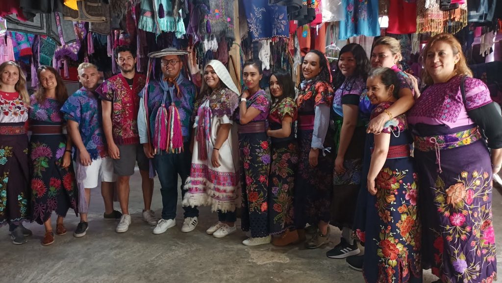 La iglesia de San Juan Chamula es escalofriante y super curiosa, como conocer la tradición de matrimonio