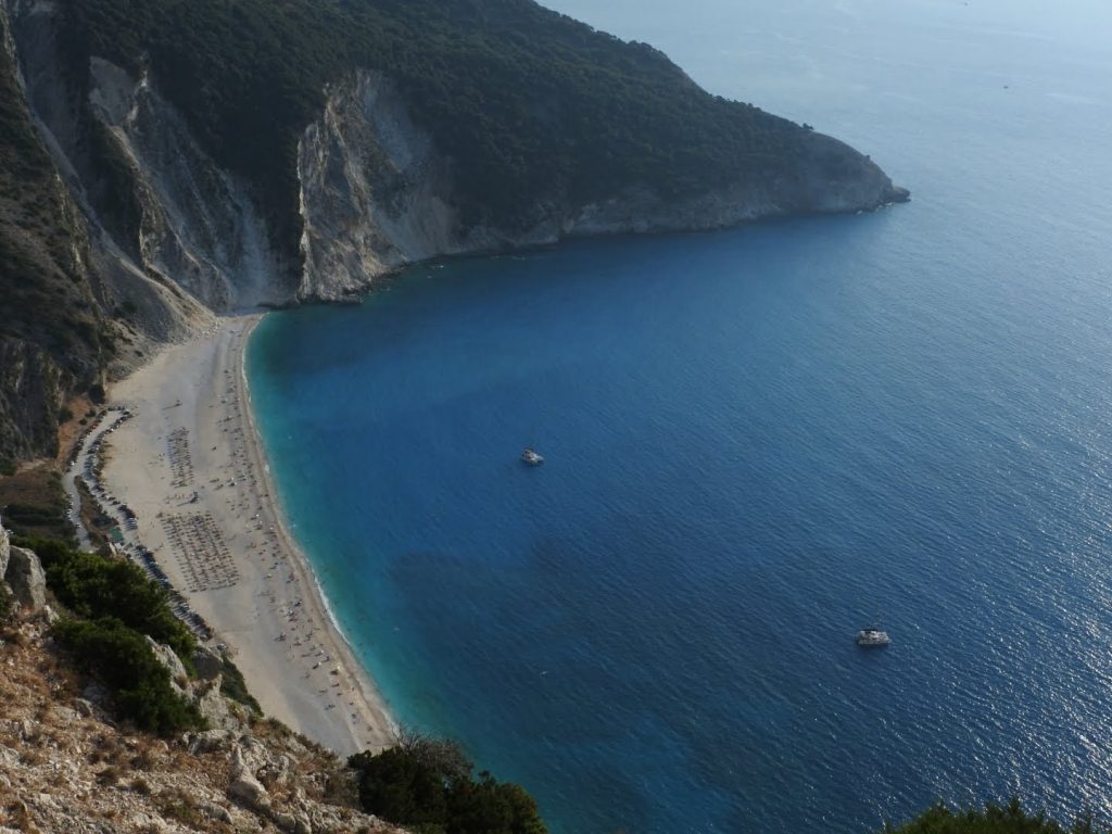 La playa de Myrtos, conocida como una de las más bellas del mundo