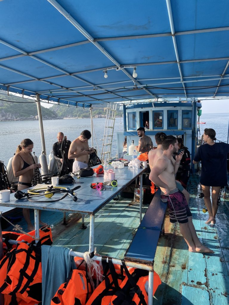 Bucear en Koh Tao con DPM divers y nuestros momentos en el barco
